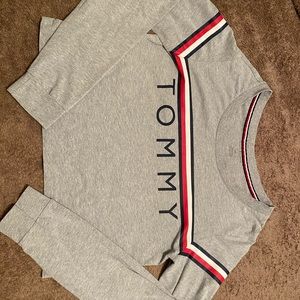 Long sleeve cropped Tommy hill figure shirt
